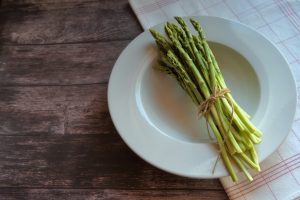 Jak przeciwdziałać kontuzjom żywieniem: Dieta wspierająca regenerację i redukcję ryzyka urazów.