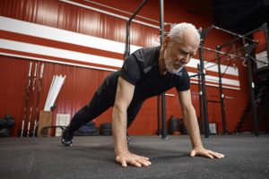 Rola profesjonalnego trenera w rozwoju i osiąganiu celów fitnessowych
