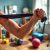 Ćwiczenia na triceps z gumą – efektywna forma treningu w domu